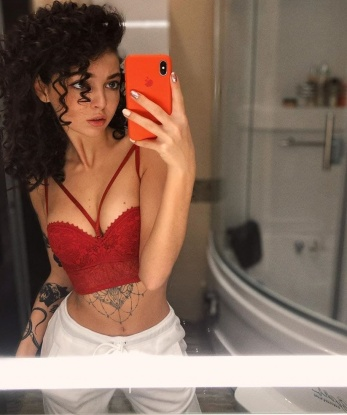 Стройная блондинка с аппетитными формами поможет тебе отвлечься от будней и окунуться в мир наслаждения. Отдамся в твои нежные руки с удовольствием! 6211, 22 года